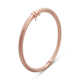 Jonc or rose 375 texturé Section ronde (creuse) : 4mm large Dimension intérieure : 50x62mm Système d attache : fermeture p...