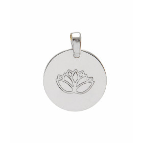 Médaille argent rhodié représentant une fleur lotus Dimensions médaille : 16x20mm (bélière incluse)