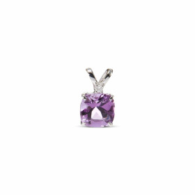 Pendentif Améthyste Or Blanc 750 Un modèle discret à fois étincelant L améthyste 5x5mm taillée coussin est accompagnée d u...