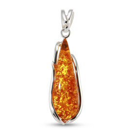 Pendentif argent 925 composé d une ambre forme poire 15x44mm Largeur : 18mm Longueur (bélière incluse) : 61mm Pièce unique