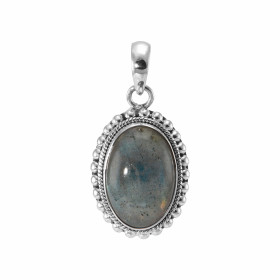 Pendentif Argent 925 Labradorite Cabochon Ovale 18x12mm. Motif ouvragé serti d'une pierre taille cabochon ovale de 18x12mm...