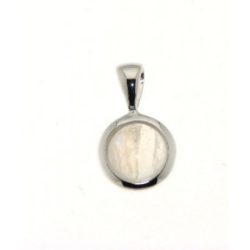 Pendentif Argent 925 Labradorite. Pierre ronde de 7mm de diamètre. Dimensions du pendentif (bélière incluse) : 16 x 9 mm. 