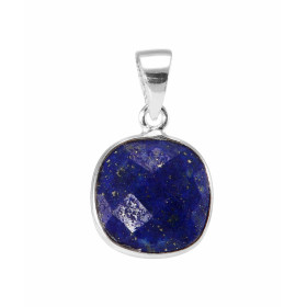 Pendentif en Argent 925 et Lapis Lazuli. Ce pendentif est serti d'une pierre coussin taillée en dome. La pierre mesure 10x...