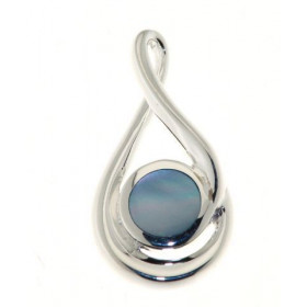 Pendentif Argent 925 Nacre Bleue. Pierre ronde de 6,5mm de diamètre. Dimensions du pendentif : 26 x 13mm. 