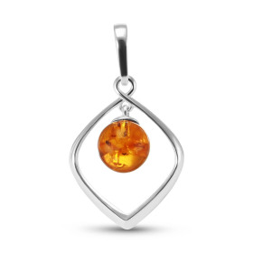 Pendentif argent 925 composé d une perle d ambre couleur cognac 9mm diamètre dans un losange 20x24mm Largeur : 20mm Longue...