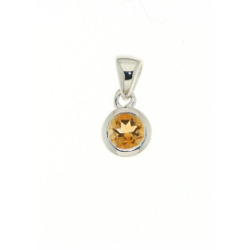 Pendentif Argent 925 et Citrine serti d'une pierre de 5mm. Dimensions du pendentif (bélière incluse) : 14x7mm. 