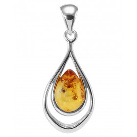 Pendentif en argent avec une ambre en forme de poire de 13x9mm. Ambre de couleur cognac. Dimension du pendentif bélière in...