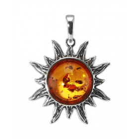 Pendentif en argent enforme de soleil avec une ambre ronde de 13mm de diamètre. Ambre de couleur cognac. Dimension du pend...