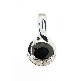 Pendentif en Argent 925 et Oxyde. Ce pendentif est serti d&#39;un oxyde noir ovale de 9x7mm et de 12 oxydes blancs de 1mm....