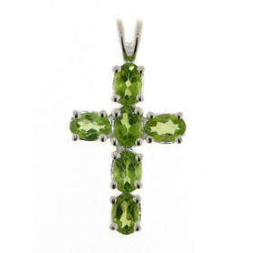 Pendentif Croix en Argent 925 et Péridot. Cette croix est sertie de 6 péridots. Ces pierres mesurent 6x4mm et sont taillée...