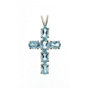 Pendentif Croix en Argent 925 et Topaze Bleue. Cette croix est sertie de 6 topazes bleues. Ces pierres mesurent 6x4mm et s...