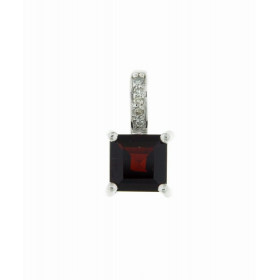 Pendentif Or blanc 375 serti d un grenat carré 6x6mm 5 diamants Dimensions du pendentif (bélière incluse) : 13x7mm Poids D...