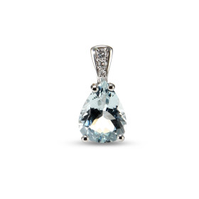 Pendentif Or Blanc 750 Aigue Marine Poire 9x7mm et Diamant. Aigue Marine de 9x7mm (1.3 carat) taillée en poire. Bélière se...