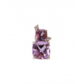  Pendentif Or Blanc 750 serti deux Améthystes deux Diamants Les Améthystes mesurent 4x4 6x6mm Elles sont maintenues sur ce...