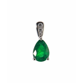  Pendentif Or Blanc 750 serti d une émeraude poire 8x6mm (1.05 carat) 3 diamants Serti à griffes pour l émeraude à grains ...