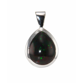  Pendentif Or Blanc 750 serti d une Opale Noire taille Poire 12x10mm Poids Opale : 3.5 carats Dimensions du pendentif (bél...