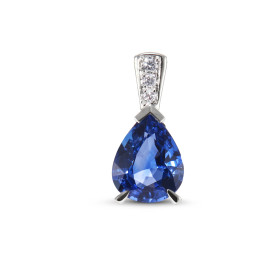  Pendentif Or Blanc 750 serti d un Saphir Ceylan Poire 9x7mm diamants 3 diamants sont sertis dans bélière pour un poids to...