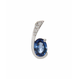  Pendentif Or Blanc 750 serti d un Saphir ovale 7x5mm 4 diamants Dimensions du pendentif : 15x6mm Poids Diamant : 0.03 car...