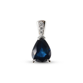  Pendentif Or Blanc 750 serti d un Saphir Poire 9x7mm diamants 3 diamants sont sertis dans bélière pour un poids total 0,0...