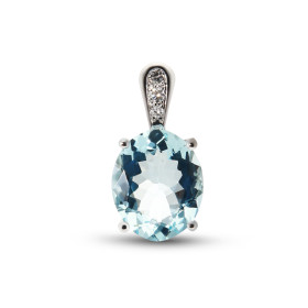 Pendentif en Or Blanc serti d&#39;une Aigue Marine Ovale de 10 x 8mm (2,25 carats) et de 3 Diamants pour un poids total de...