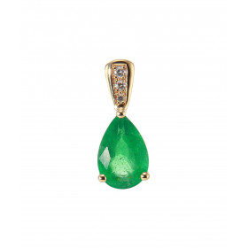  Pendentif Or Jaune serti d une Émeraude poire 9x6mm (1.05 carat) 3 diamants pour un poids total 0,03 carat Dimensions du ...