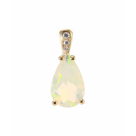 Pendentif en Or Jaune 750 serti d&#39;une Opale taille poire de 12x8mm et de diamants. Bélière sertie de 3 diamants pour u...