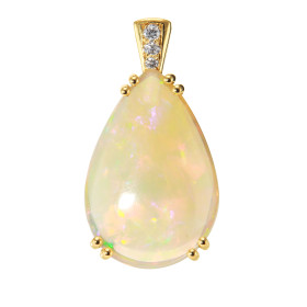 Pendentif en Or Jaune 750 serti d&#39;une Opale taille Poire de 22x15mm et de diamants. Bélière sertie de 3 diamants pour ...