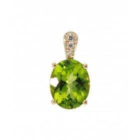Pendentif Or jaune 750 serti d un Péridot ovale 10 x 8 mm (2.8 carats) 3 diamants pour un poids total 0,035 carat Dimensio...