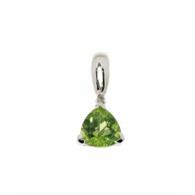 Pendentif Péridot Or Blanc 375 La pierre centrale forme triangulaire mesure 6x6mm Elle est maintenue sur cette monture par...