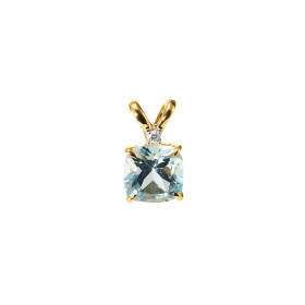 Pendentif Topaze Bleue Traitée en Or Jaune 750. Un modèle discret et à la fois étincelant. La Topaze de 5x5mm taillée en c...