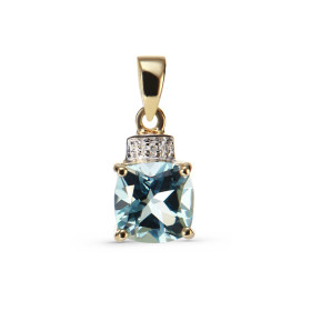 Pendentif Topaze Bleue Traitée et Diamant en Or Jaune 375. Topaze Bleue taille coussin de 7x7mm. Un petit diamant est sert...