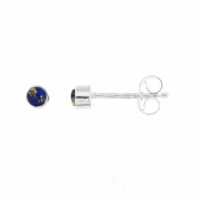 Puces d'oreilles en Argent et Lapis Lazuli. Ces boucles d'oreilles sont serties de petites pierres rondes taillées en cabo...