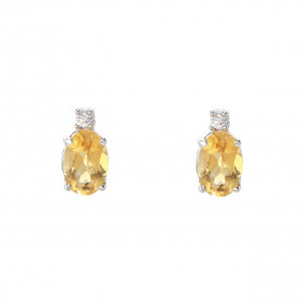 Puces d'oreilles Or Blanc 750 Citrine Ovale 6x4mm et Oxyde de zirconium. Chaque boucle est sertie d'une pierre ovale mesur...