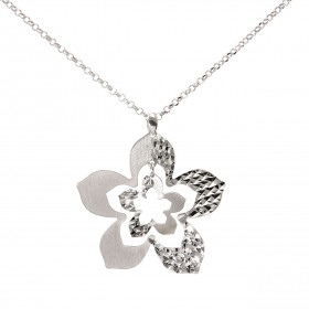 Sautoir argent rhodié composé 2 fleurs l une dans l autre argent satiné argent ciselé Dimension du pendentif : 35x37mm Cha...
