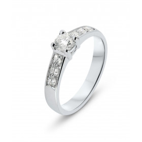  Solitaire épaulé Or blanc 750 Diamant Bague sertie d un Diamant central 0.33 carat - Couleur F - Pureté Si2 6 diamants 2m...
