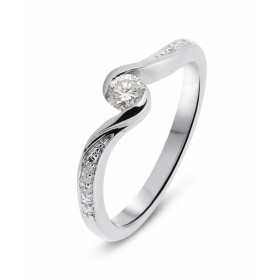 Bague en Or Blanc 750 sertie d&#39;un diamant de 0,16 carat. Entourage composé de 8 diamants pour un poids total de 0,04 c...