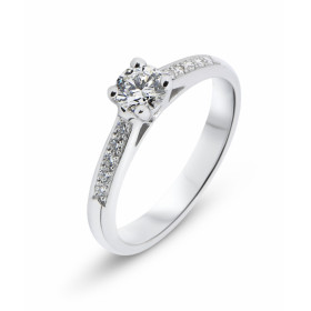 Bague Solitaire Diamant en Or blanc 750. Cette bague est sertie d&#39;un diamant central de 4,3mm de diamètre (0,30 carat ...