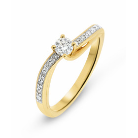 Bague Or Jaune 750 sertie d un diamant 0,195 carat Entourage composé 12 diamants pour un poids total 0,05 carat Poids Diam...
