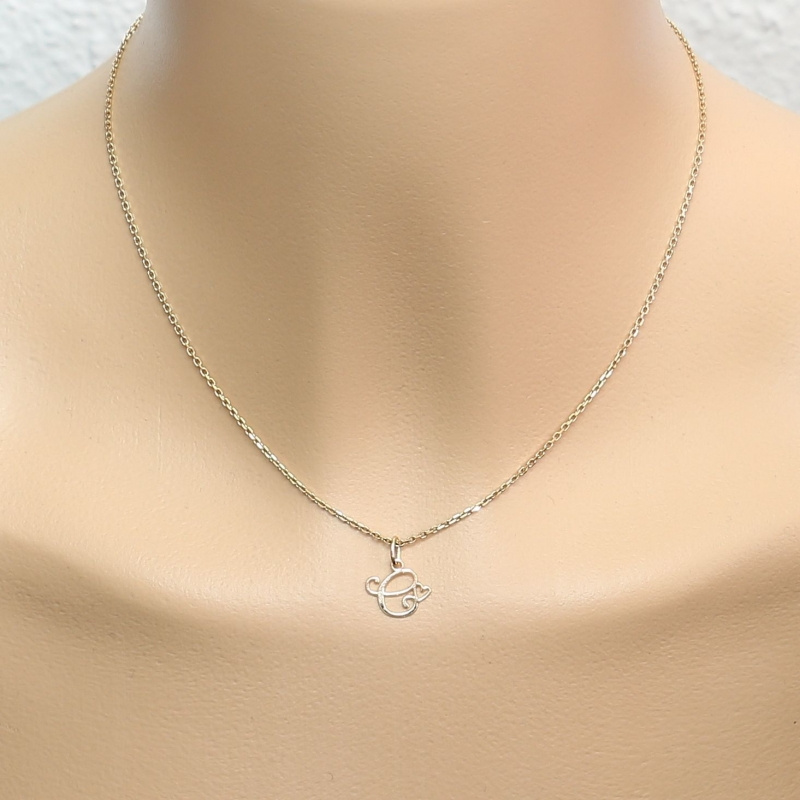 pendentif lettre c