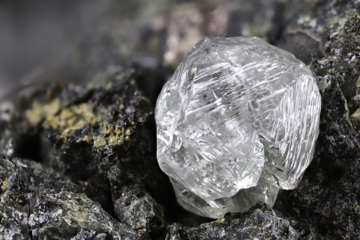 Quelle pierre précieuse coûte plus cher que le diamant ? - Quora